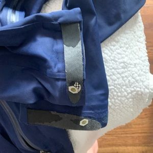Xl Mountain Hardwear light jacket